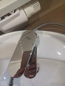 Umývadlo so sprchovou WC sprškou - 2