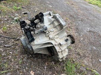 Skoda fabia 2 1,2 htp 51 kw prevodovka starter poloosi - 2