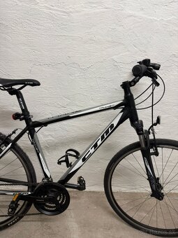 CTM TRANZ 1.0 28 bicykel, čierna/biela, model 2019 - 2