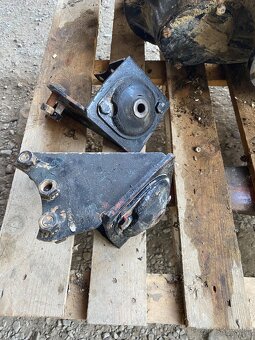 Zetor kabina zadne drziaky - 2