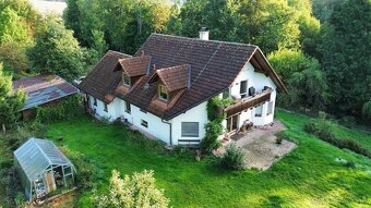 Rodinný dom 5+1 s dvojgarážou a pozemkom 2771 m², okres Doma - 2