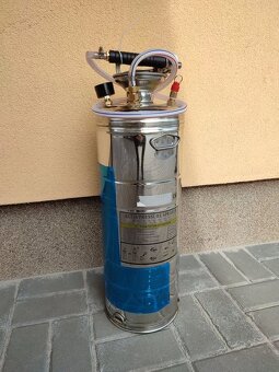 nerezový tlakový postřikovač 8l - 2