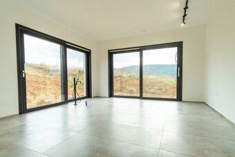 Nadštandardná novostavba rodinného domu v obci Lubina - 2