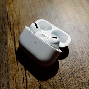 Apple AirPods Pro (1. generácia) - 2