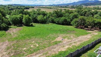 Predaj slnečného pozemku v Rakove, výmera 925m2 - 2