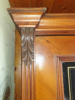 Starožitný kredenc - 2