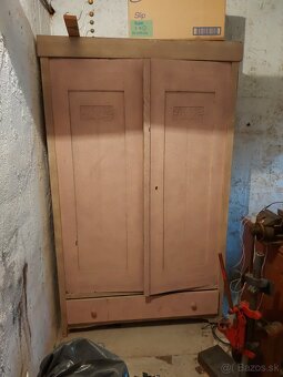 Starý šijací stroj + skriňa - 2