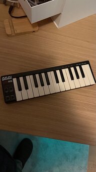 Predám midi controller : Akai LPK25 a Alesis VMINI - 2
