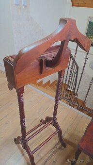 Nemý sluha - stojan na šaty - 2