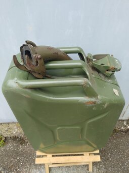 Bandaska 20 l vojenská . - 2