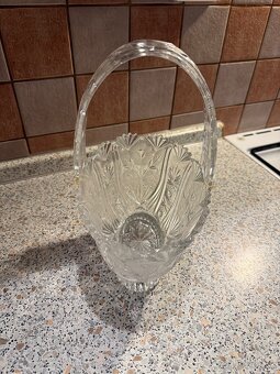 Brúsený sklenený krčah a košík - 2