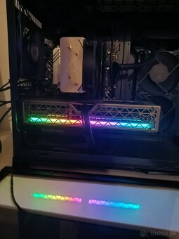 AMD RX 9060 16 GB SAPPHIRE NITRO + - 2