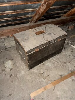 Starozitna drevena truhlica - 2