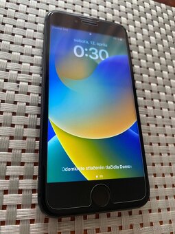 iPhone 8 - 64GB - 2