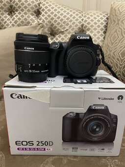 Canon 250d s objektívom - 2