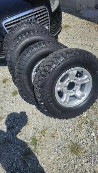 Predam kolesa Terrano 235/75 R15 - 2