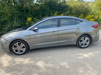 Hyundai Elantra 1.6 CRDi 2017, TOP stav, garážovaná - 2