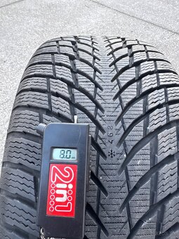 Predám zimné 2ks 225/45 R19 NOKIAN - 2