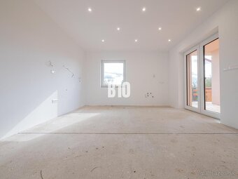 NADŠTANDARDNÝ bungalov s dobrou dostupnosťou na dialnicu - 2