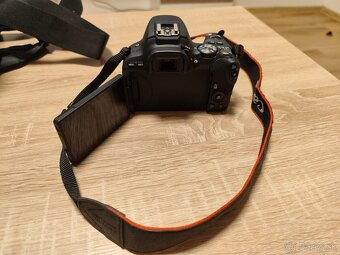 Canon EOS 200D - 2