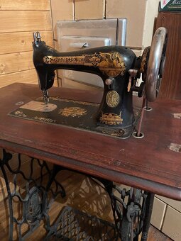 Singer starožitný šijačí stroj - 2