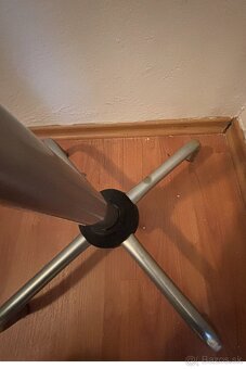 Stojanový vešiak na odev - 2