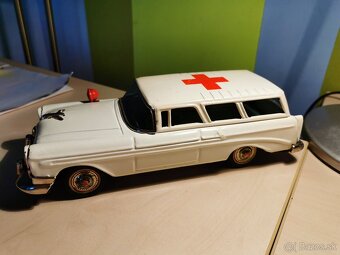 Bandai Chevrolet Ambulancia - 2