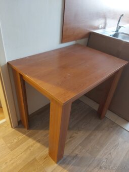 Stôl so stoličkami - 2