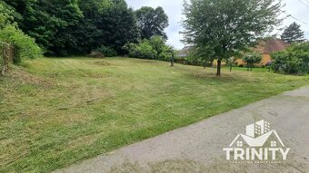 Na predaj stavebný pozemok v obci Trávnica - 2
