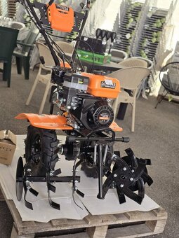 Predám malotraktor,rotovátor 8hp ,212cc - 2