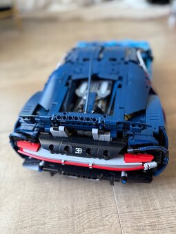 LEGO Technic 42083 Bugatti Chiron - 2