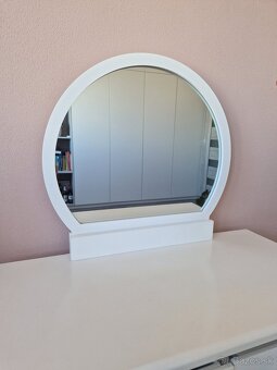 Kozmetický stolík - 2