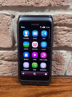 Nokia E7 s qwerty klavesnicou - 2