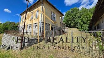 Rodinný dom s veľkým pozemkom v obci Chrťany - 2