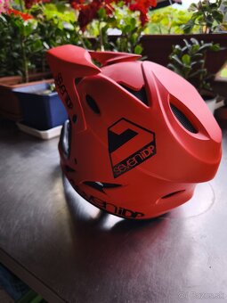 7iDP M1, integrálna prilba - Thruster Red/Black - 2