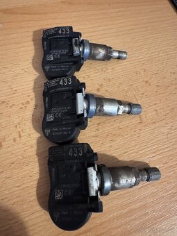 Tpms senzory Tesla model S - 2