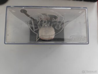 Funko pop Witcher 3 vo vitríne - 2