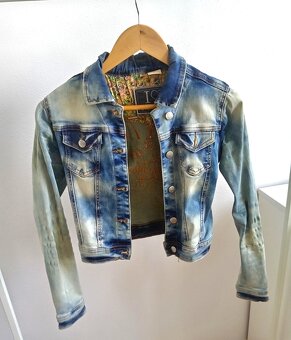 Stylova damska denim bunda My77 NOVA vzadu s napisom - 2