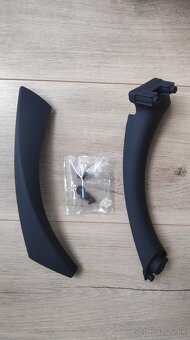 BMW E90 E91 E92 E93 - nove cierne / bezove madlo dveri - 2