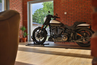 Harley Davidson pro street breakout cvo - 2