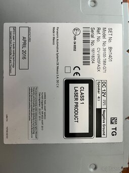 Autorádiom a CD prijímačom pre Hondu HR-V 2016-2018 - 2