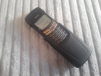 Nokia 8910 - 2
