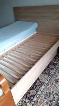 Predám manželskú postel - robená dub sonoma/ lesk vanilka - 2