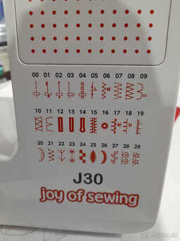 Predám elektronický šijací stroj Janome J30 - 30 programov - 2