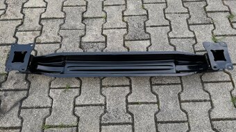 Golf 7.5, výstuha zadného nárazníka 5G0807305G - 2