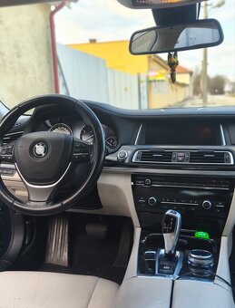 BMW 740i (3 liter benzín) r. 2014 - 2