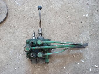 Hydraulický rozvádzač 2 sekciový - 2
