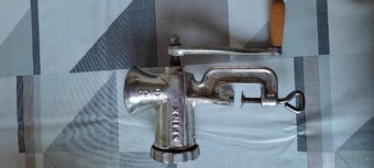 Mlyncek ma mäso Sfinx 8 - 2