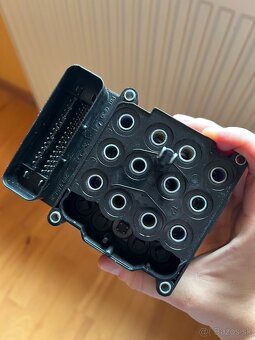 Riadiaca jednotka ABS 1K0 907 379 AE - 2