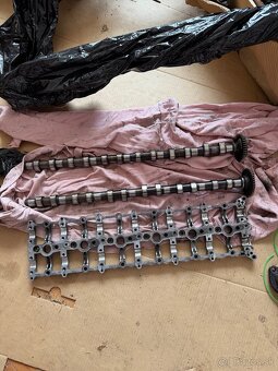 Hlava motora s vačkami BMW N57 330d - 2